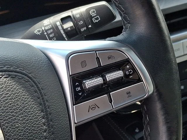 Used 2024 White Kia EX X-Line AWD image 22