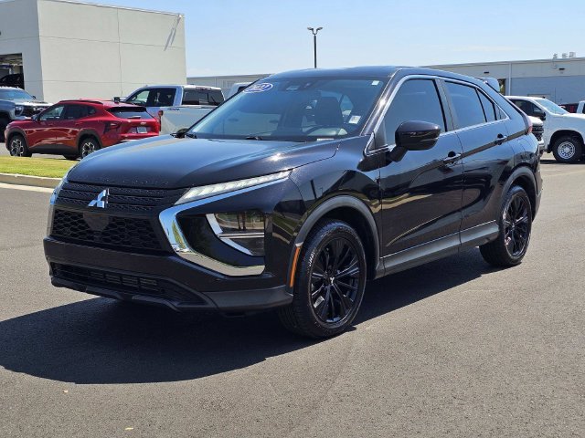 Used 2022  Mitsubishi LE image 2