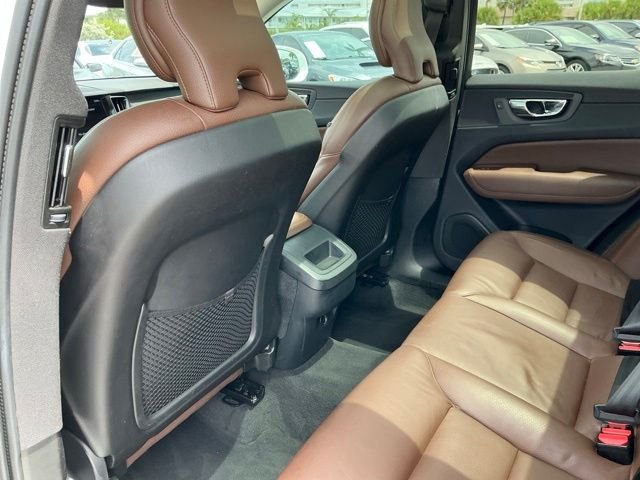 Used 2019 White Volvo T5 Momentum image 23