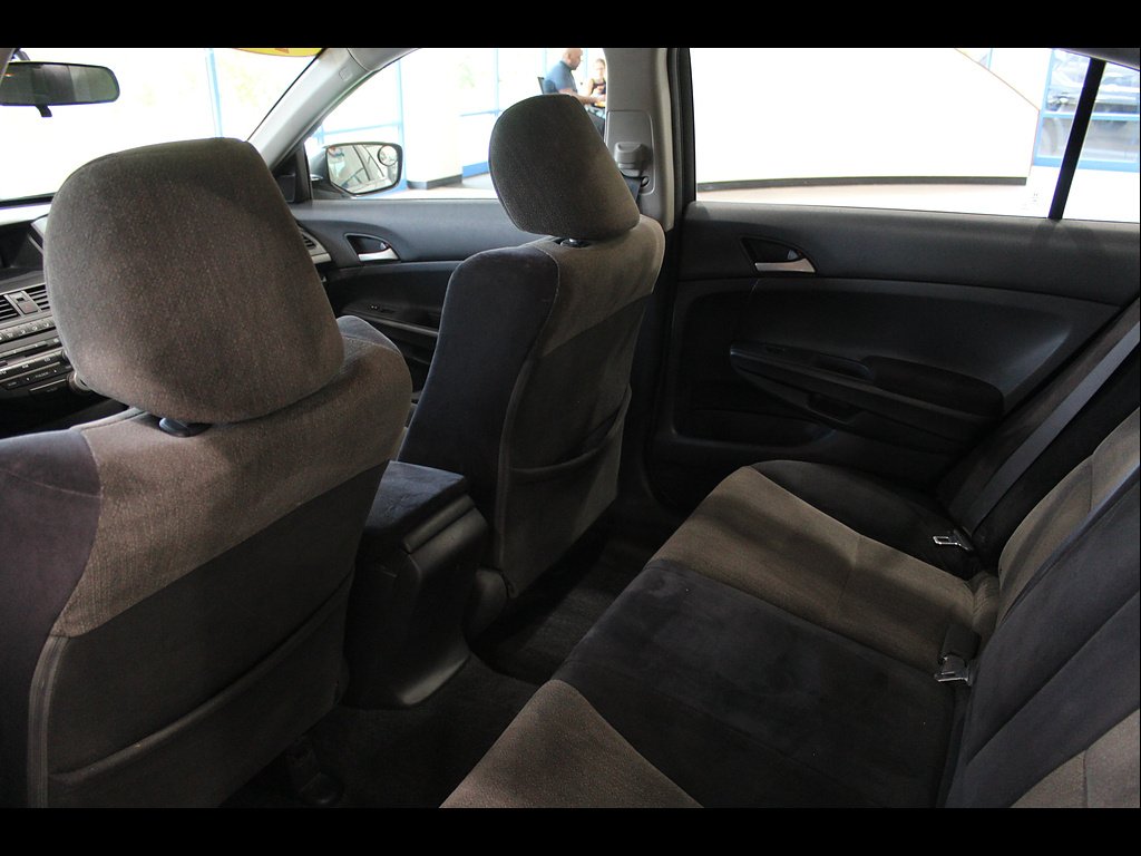 Used 2008 Alabaster Silver Metallic Honda LX image 16