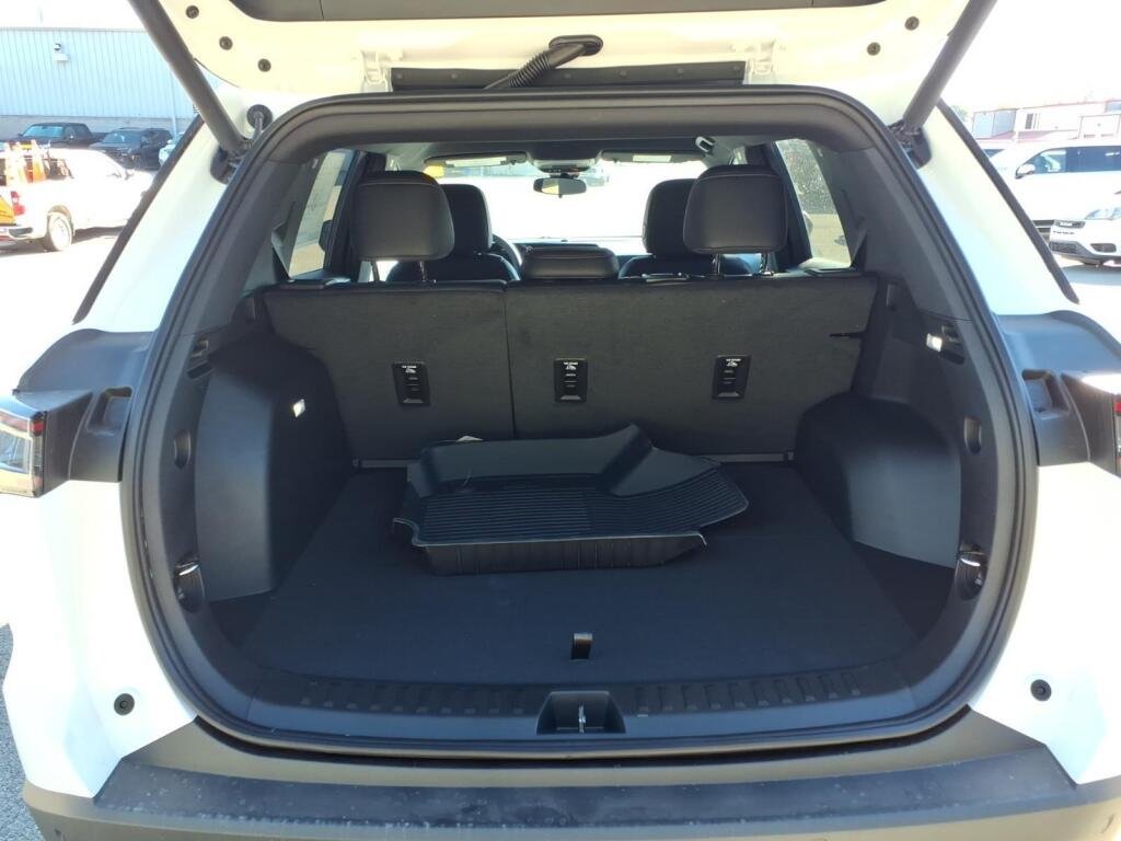 New 2027 Summit White Chevrolet AWD LT image 5
