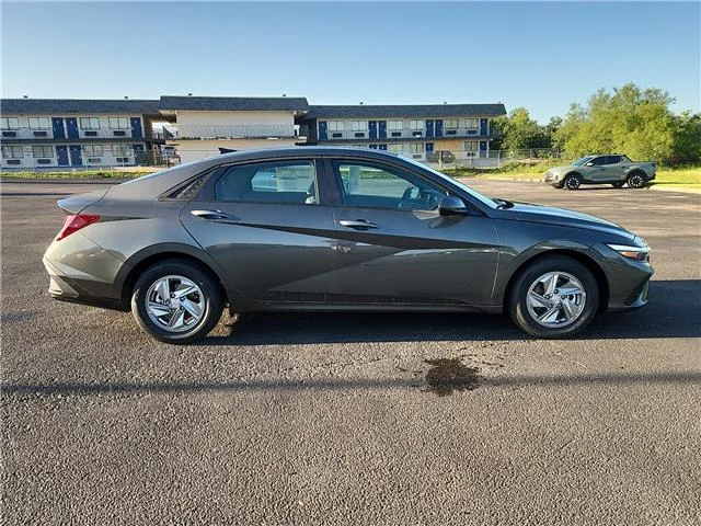 New 2026 Amazon Gray Hyundai SE image 5