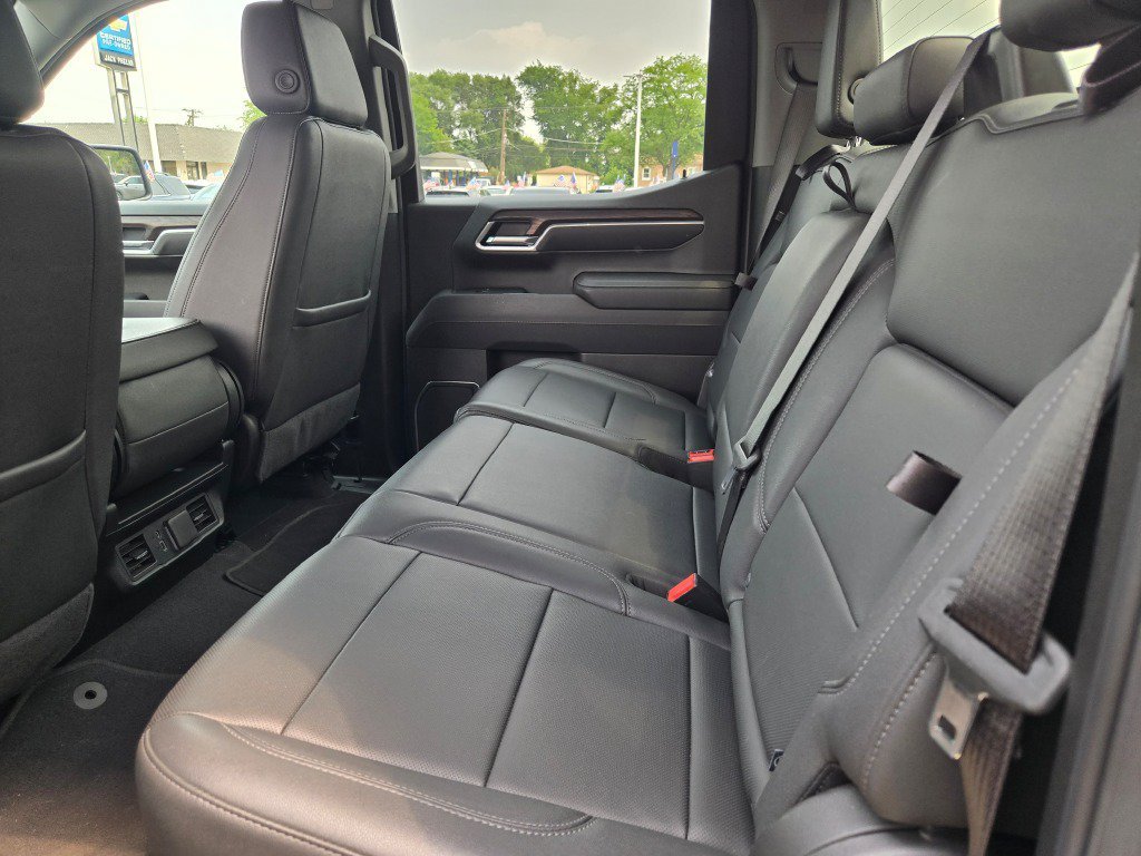 2025 GMC Sierra 1500 SLT - Photo 18