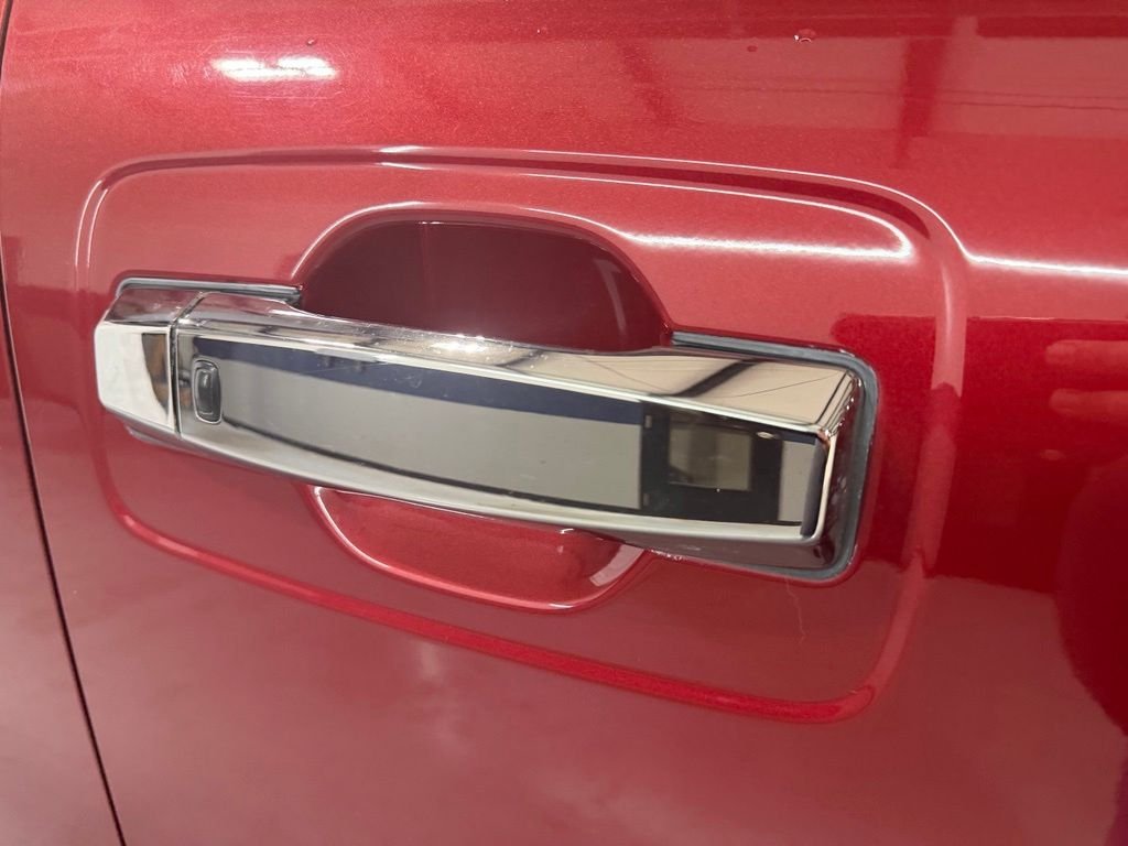 Used 2016 Red Nissan Platinum Reserve image 4