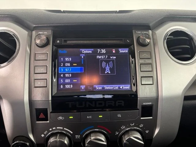 Used 2015 Silver Toyota SR5 image 19