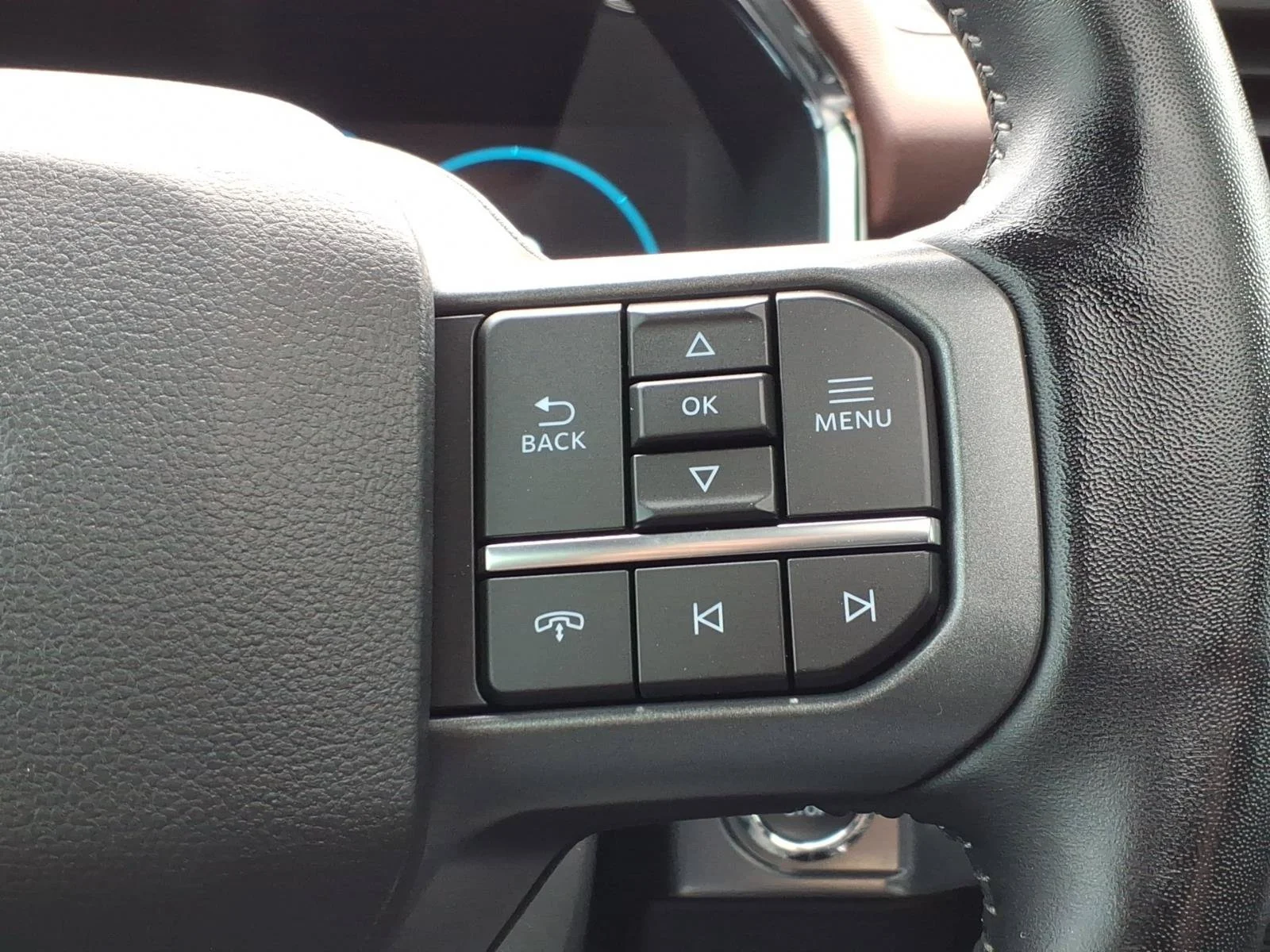Used 2023 White Metallic Ford LARIAT image 26