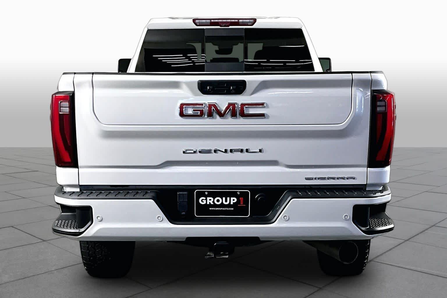 Used 2024 White Frost Tricoat GMC Denali image 5