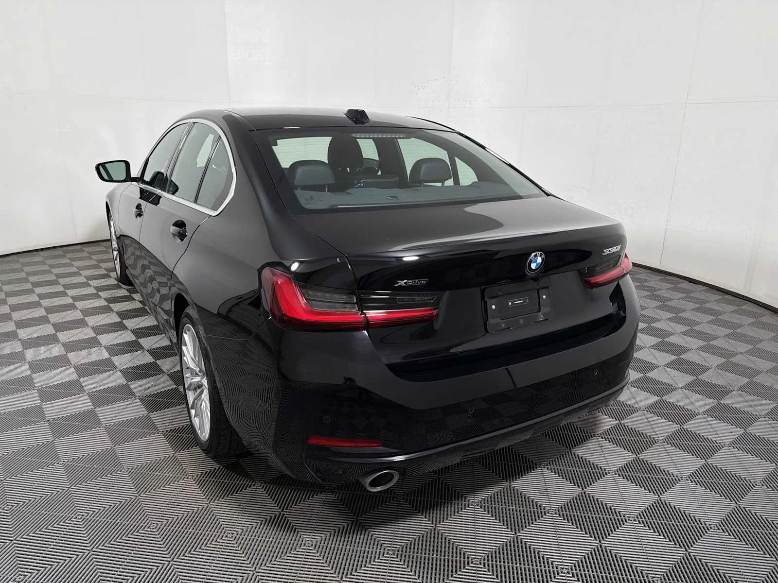 2024 BMW 3 Series 330i - Photo 5
