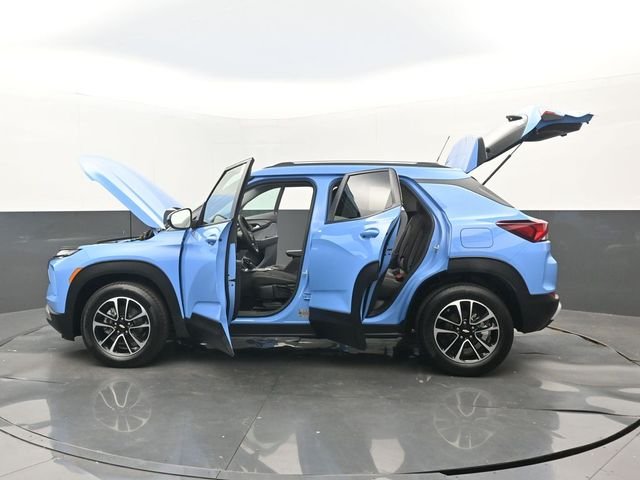 Used 2024 Fountain Blue Chevrolet LT image 31