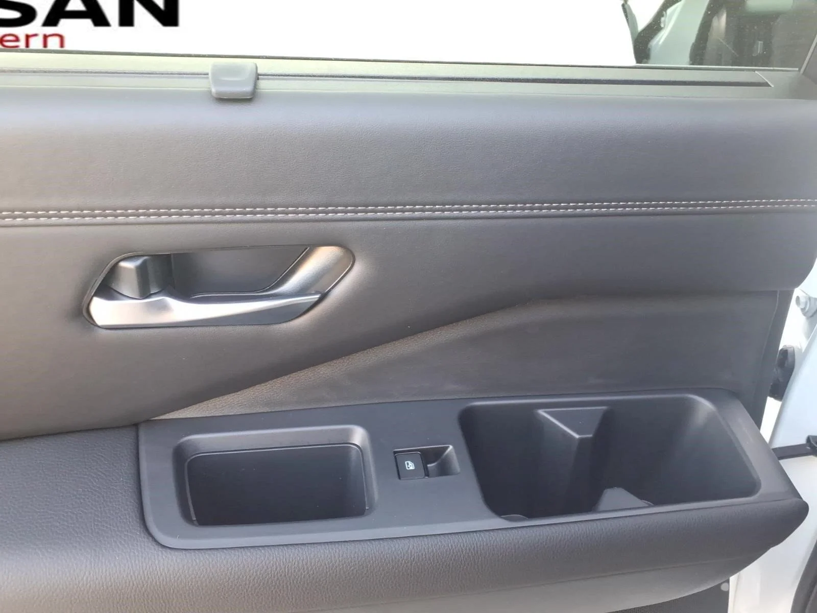 New 2026 Everest White Pearl TriCoat Nissan Platinum image 7