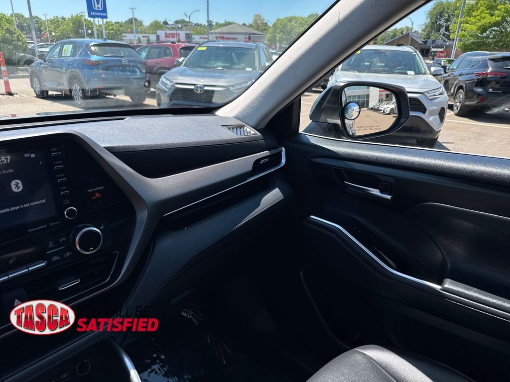 Used 2022 Gray Toyota XLE image 33