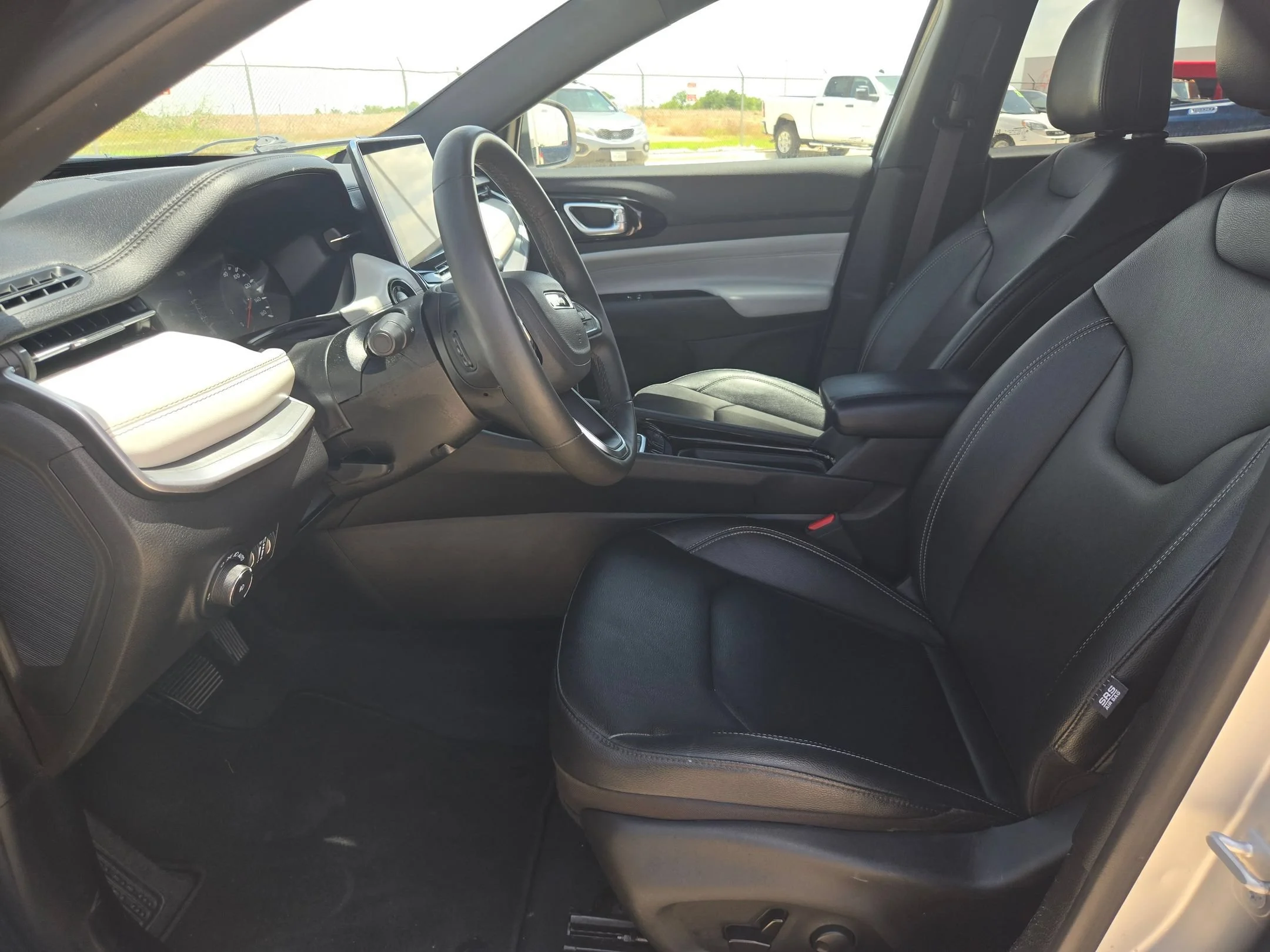 Used 2025 Silver Jeep Limited image 9