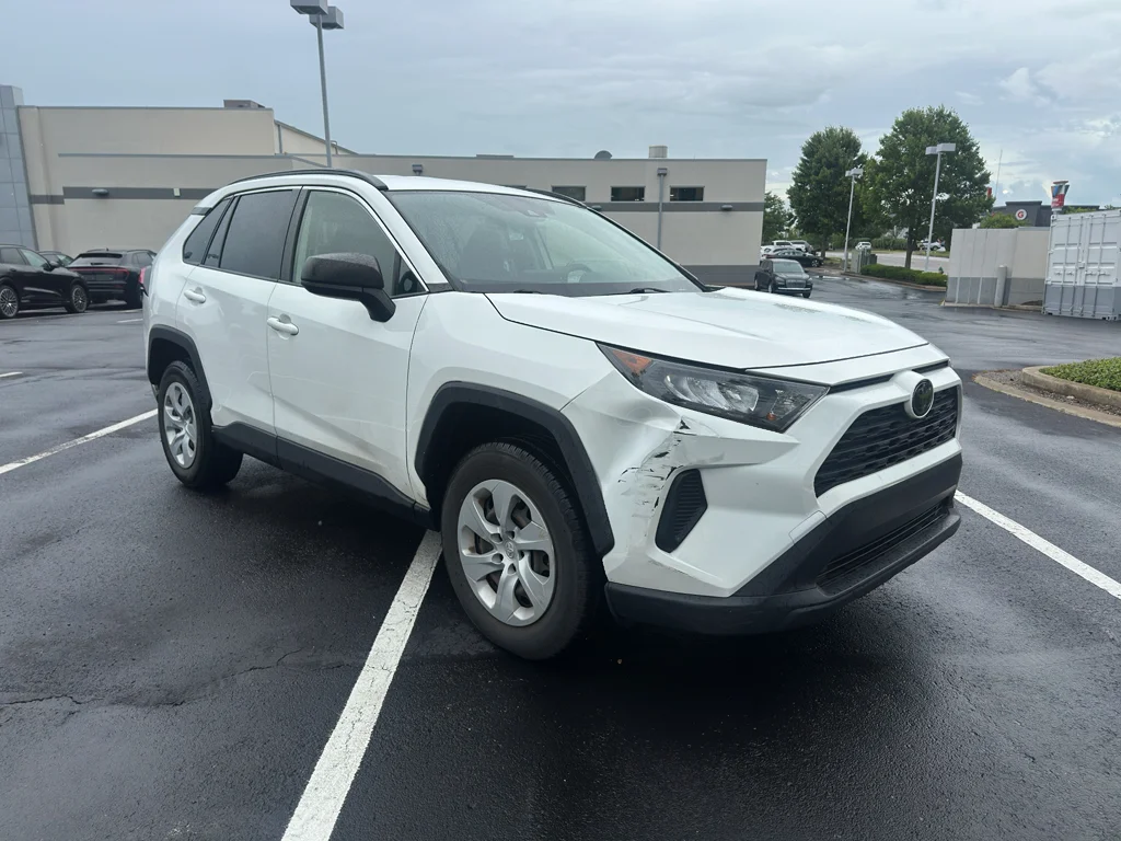 Used 2019 Super White Toyota LE image 3