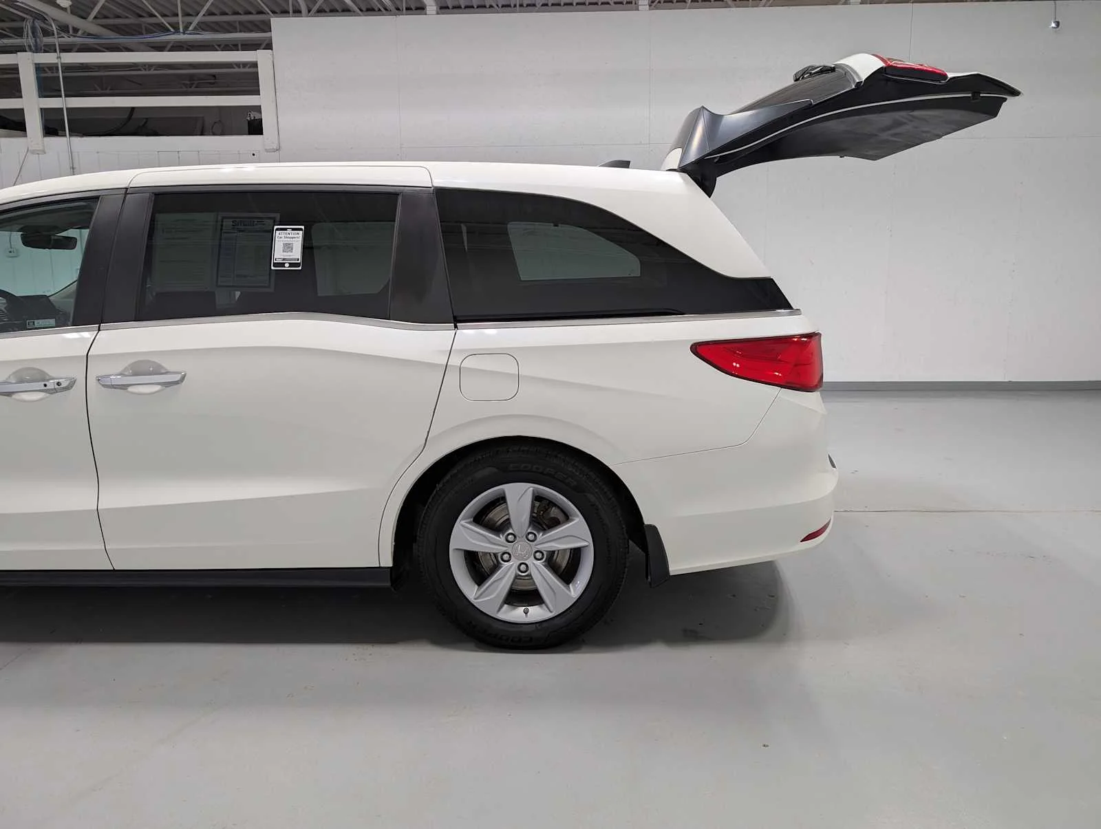 Used 2019 White Diamond Pearl Honda EX-L image 11