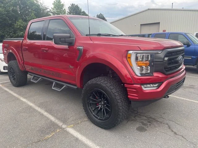 Used 2021 Red Ford XLT image 3