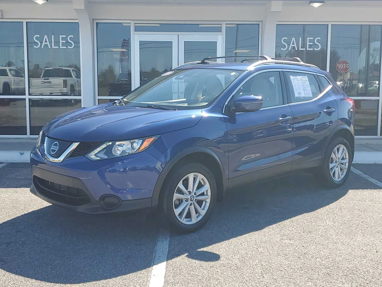 Used 2019  Nissan SV image 1