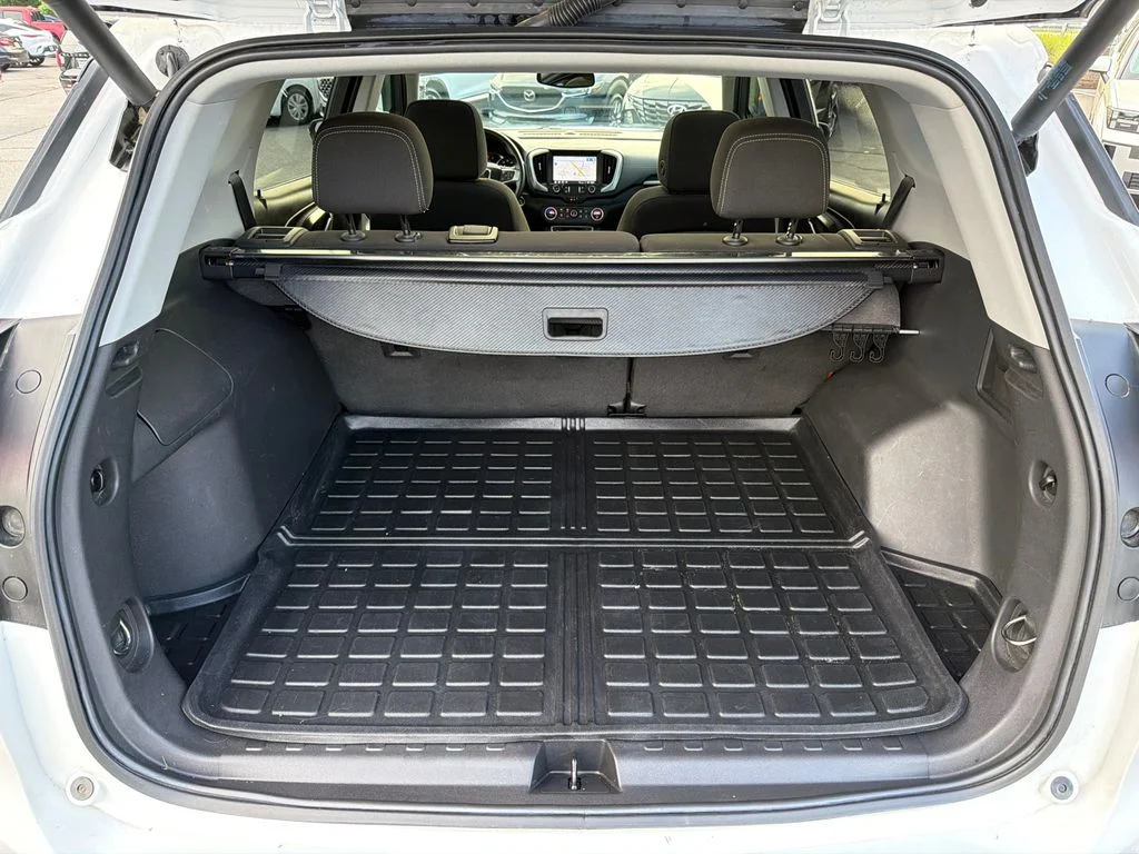 Used 2023 White GMC SLE image 18