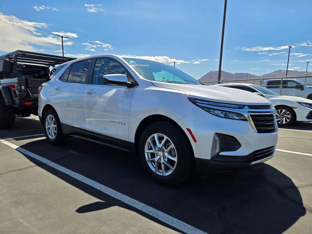 Used 2022 IRIDESCENT PEARL TRICOAT Chevrolet LT image 1