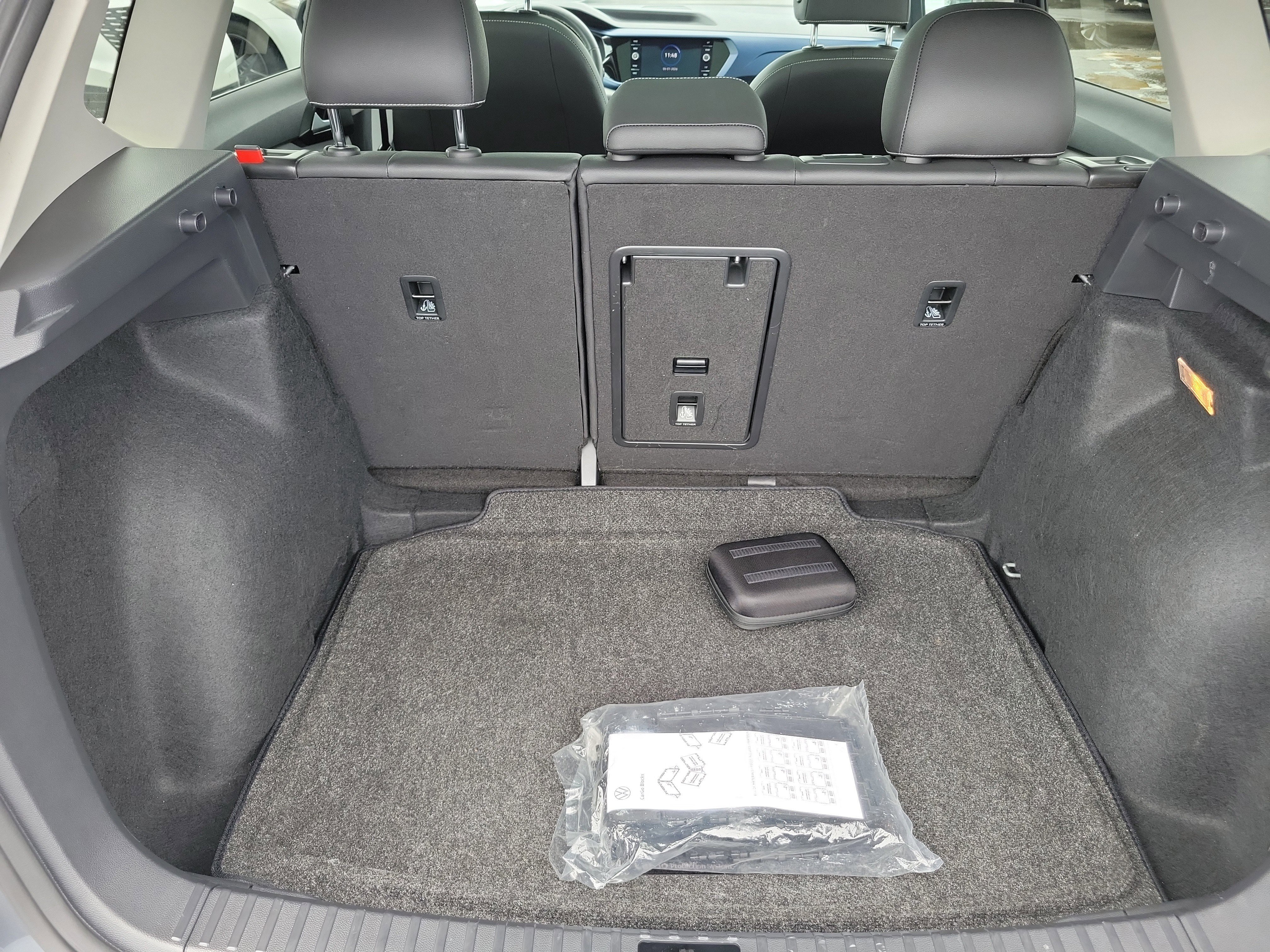 Used 2023 Platinum Gray Metallic Volkswagen SE image 10