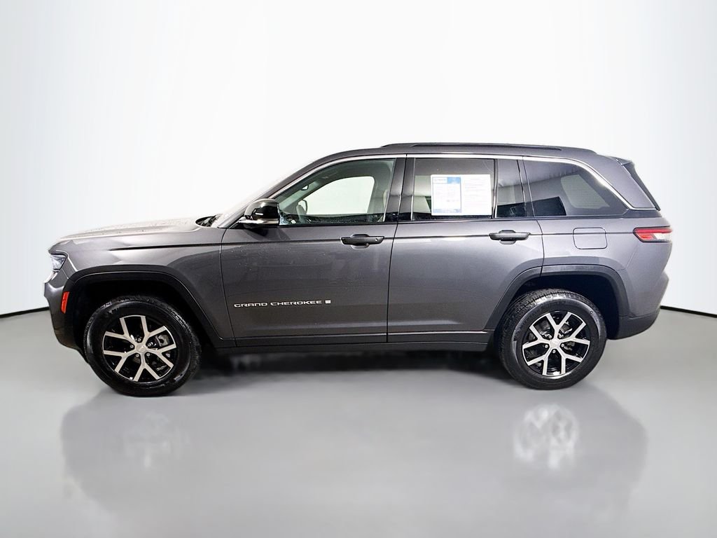 Used 2024 Baltic Gray Metallic Clearcoat Jeep Limited image 4
