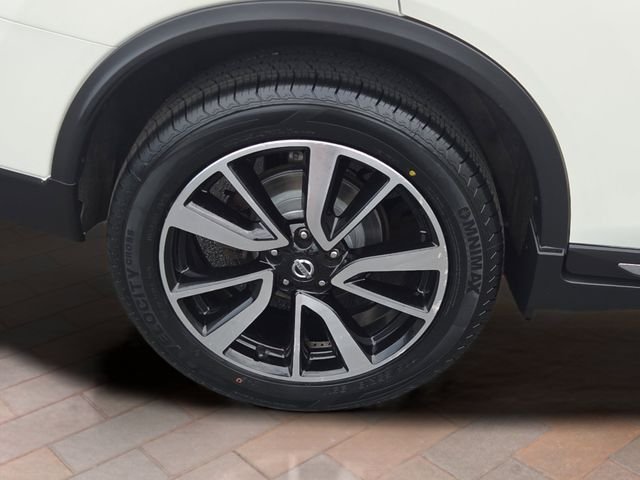 Used 2017 Pearl White Nissan SL image 4