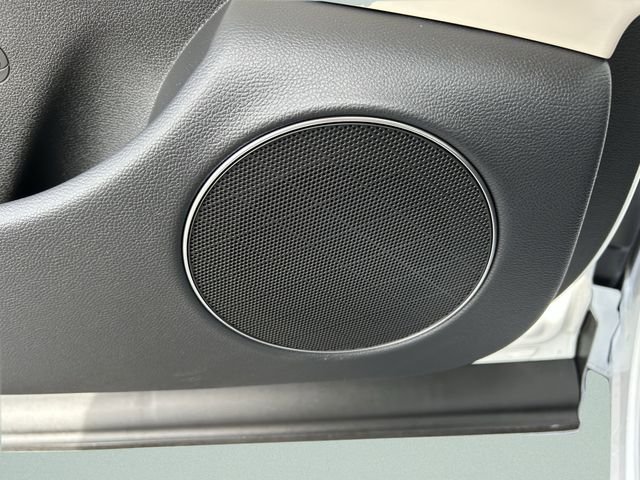 New 2026 White Genesis 2.5T Select image 19