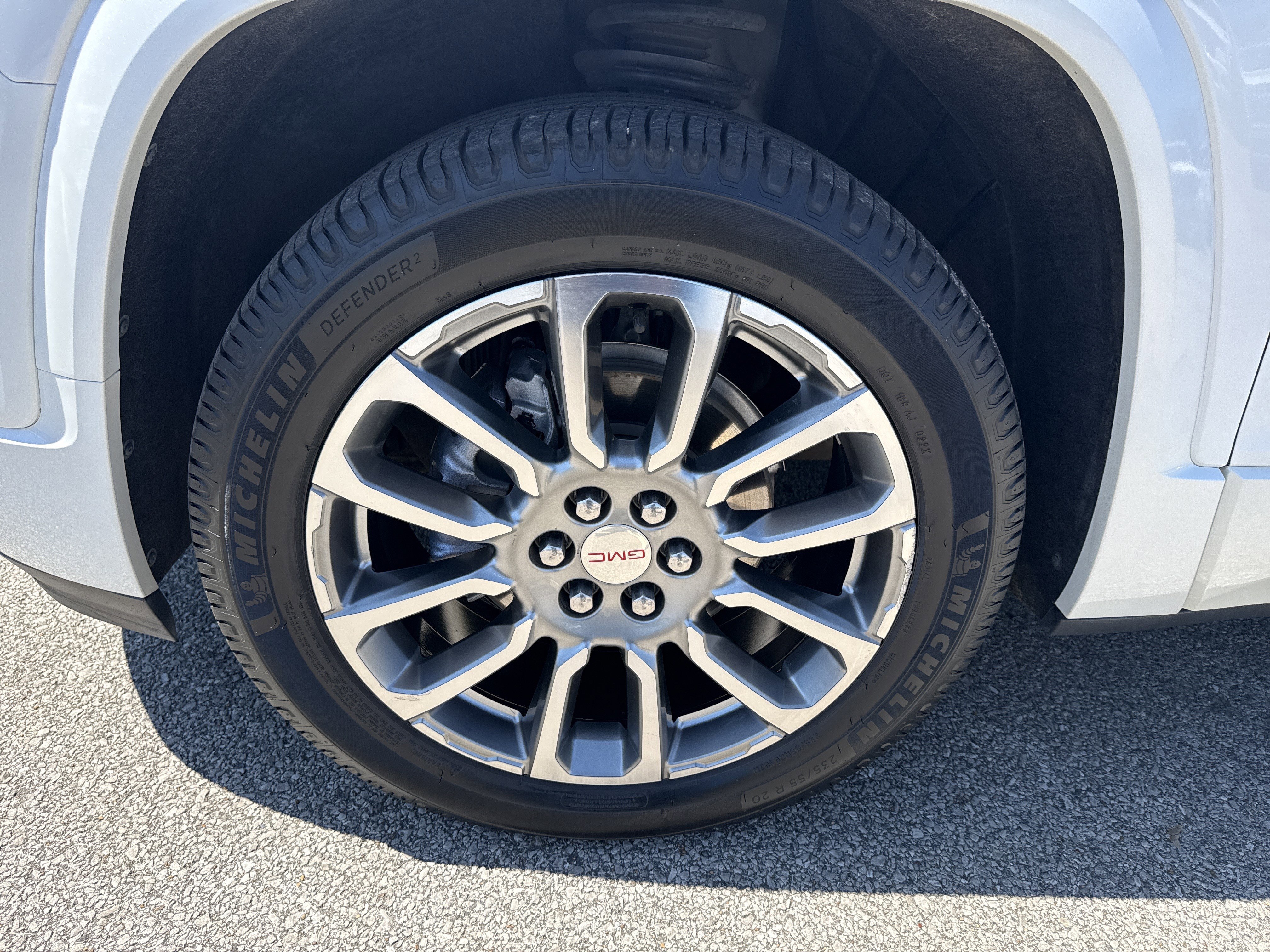 Used 2022 White Frost Tricoat GMC Denali image 13