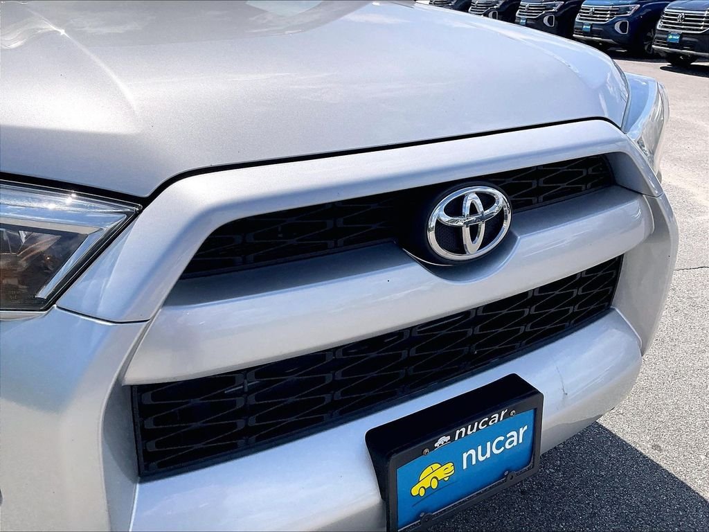 Used 2017 Classic Silver Metallic Toyota SR5 image 30