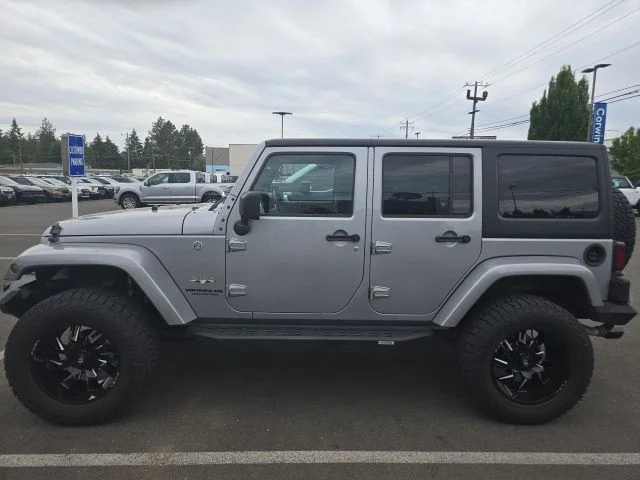 Used 2016 Billet Silver Metallic Clearcoat Jeep Unlimited Sahara image 5