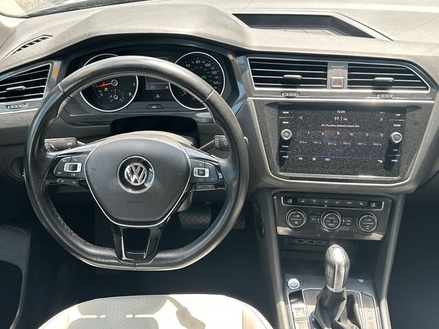 Used 2018 Gray Volkswagen 2.0T SE image 22