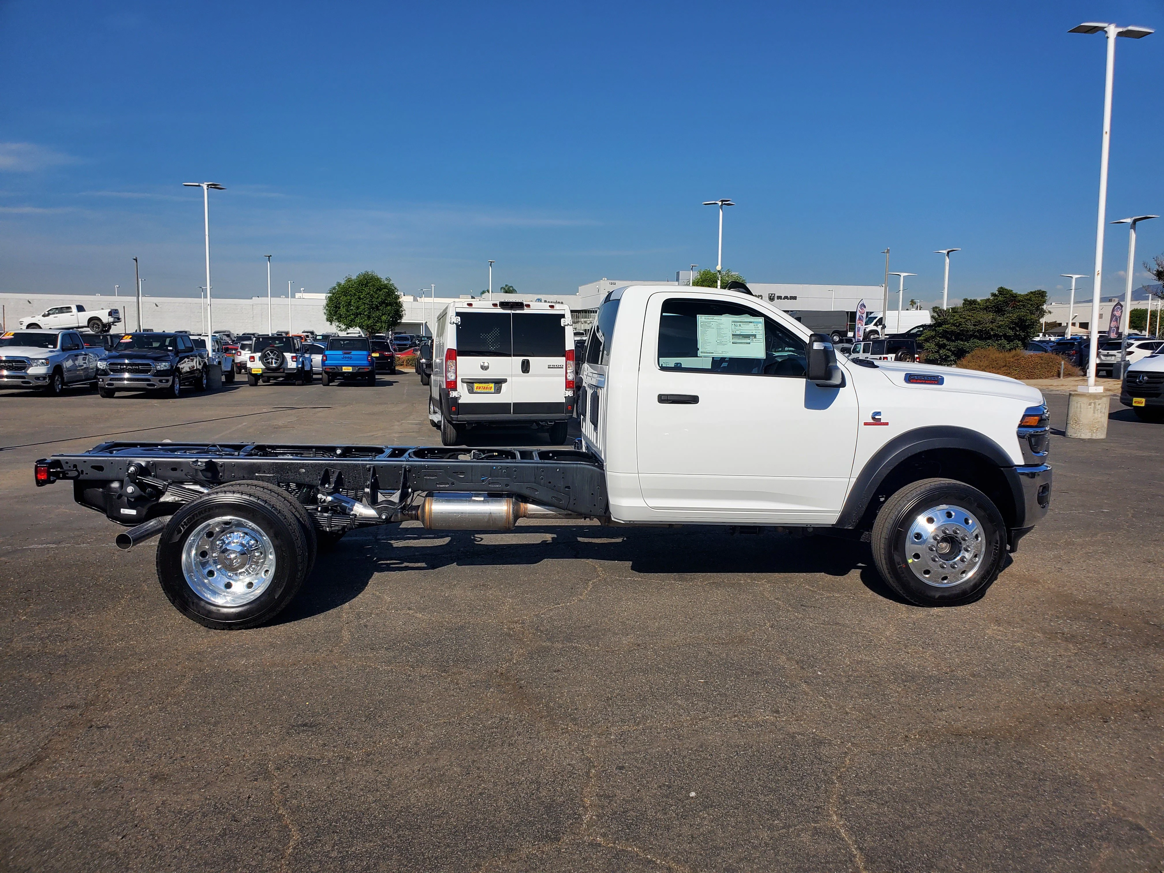 New 2026 Bright White Clear-Coat Exterior Paint RAM Tradesman image 2