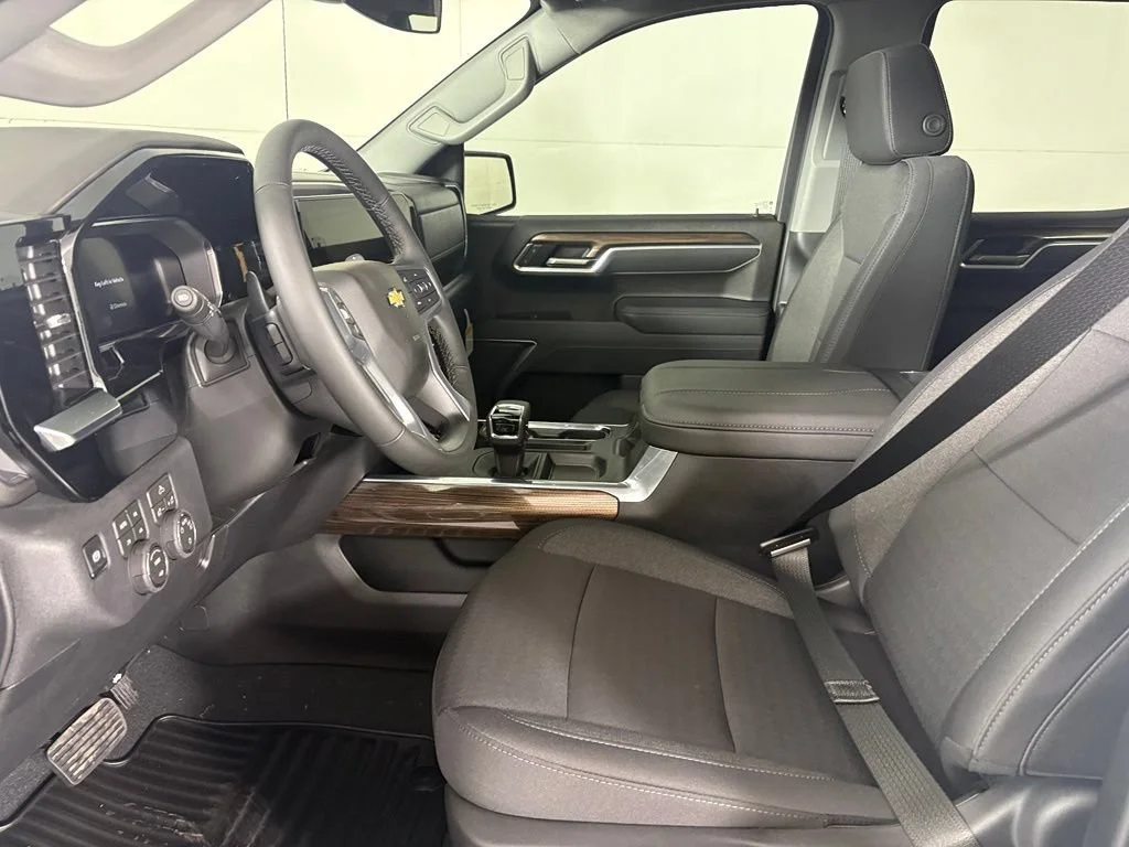 New 2026 Summit White Chevrolet LT image 23