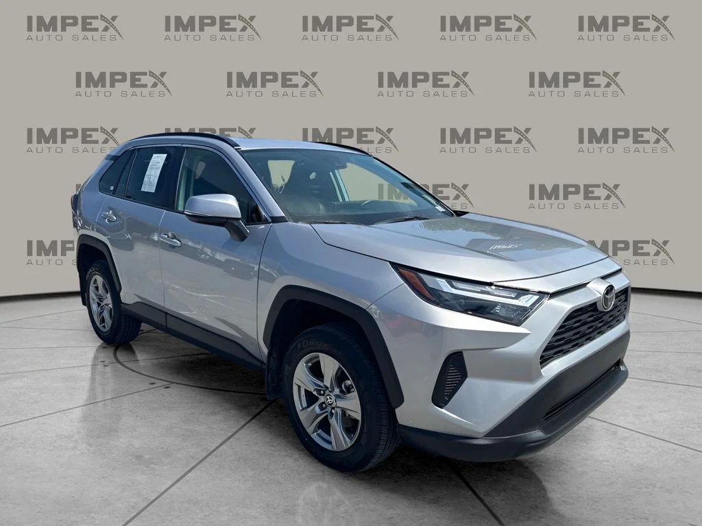 Used 2025 Silver Toyota XLE image 4