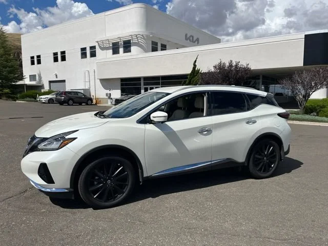 Used 2021 Pearl White Tricoat Nissan SL image 1