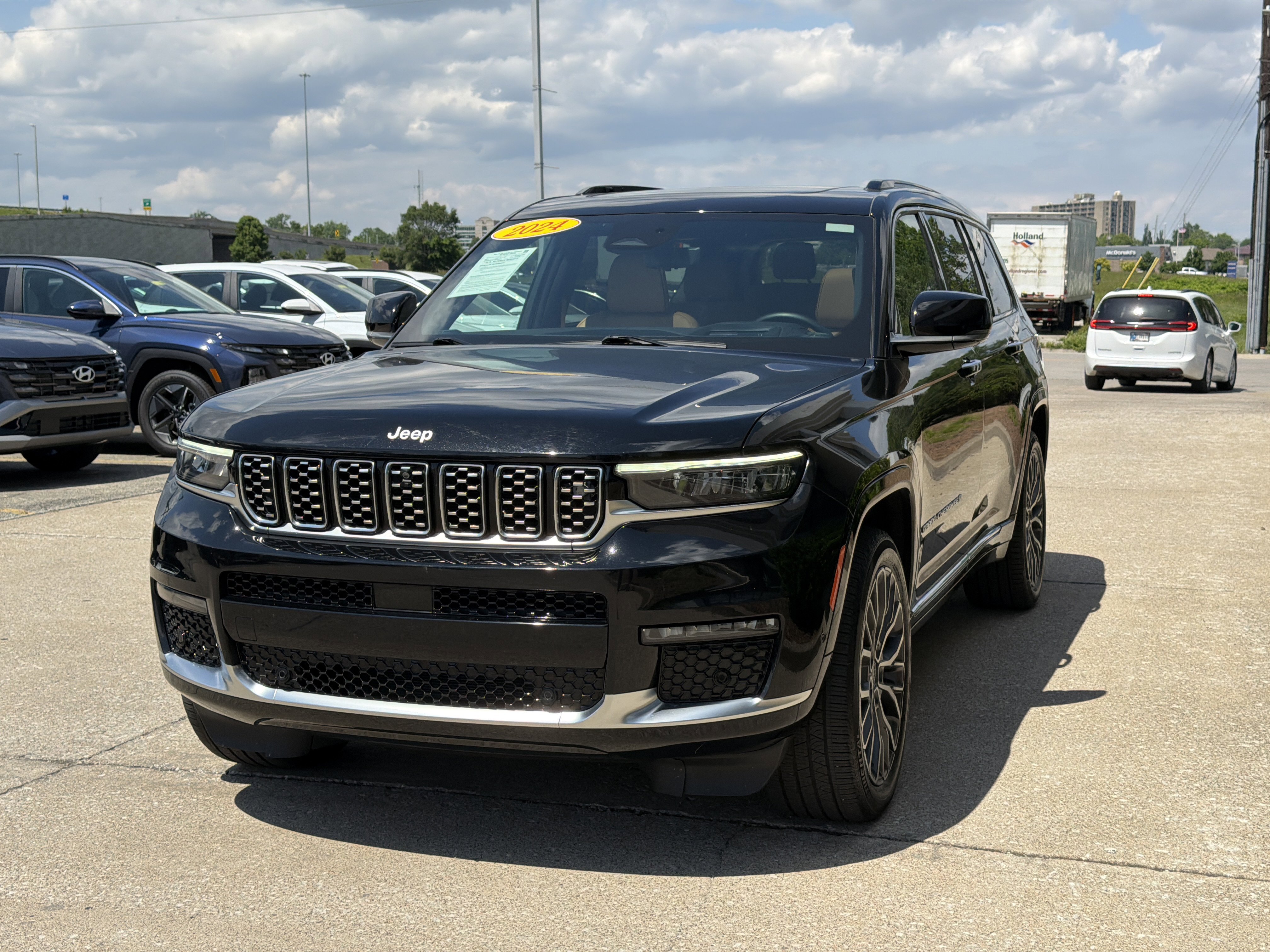 Used 2024 Diamond Black Crystal Pearlcoat Jeep Summit Reserve image 24