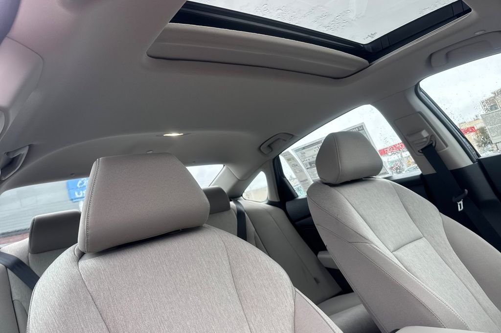 New 2026 Platinum White Pearl Honda SE image 16