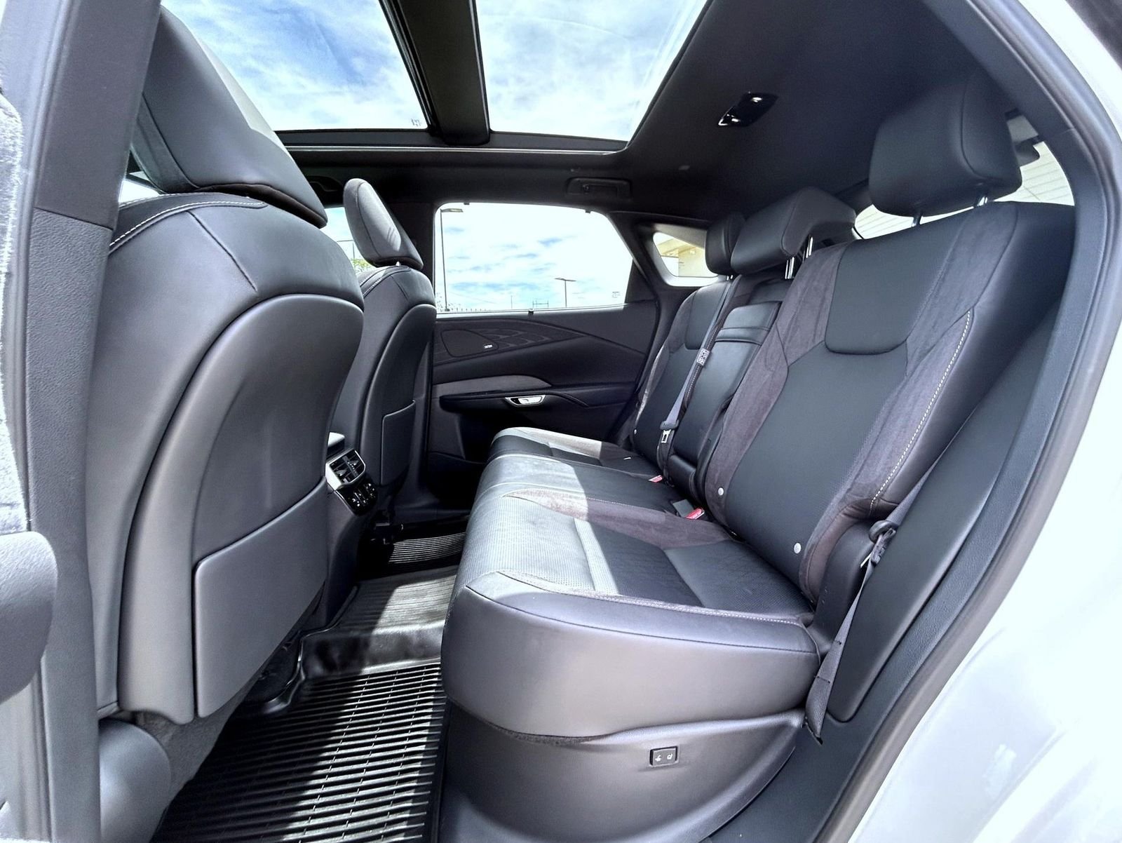 Used 2024 White Lexus 350 Luxury image 20