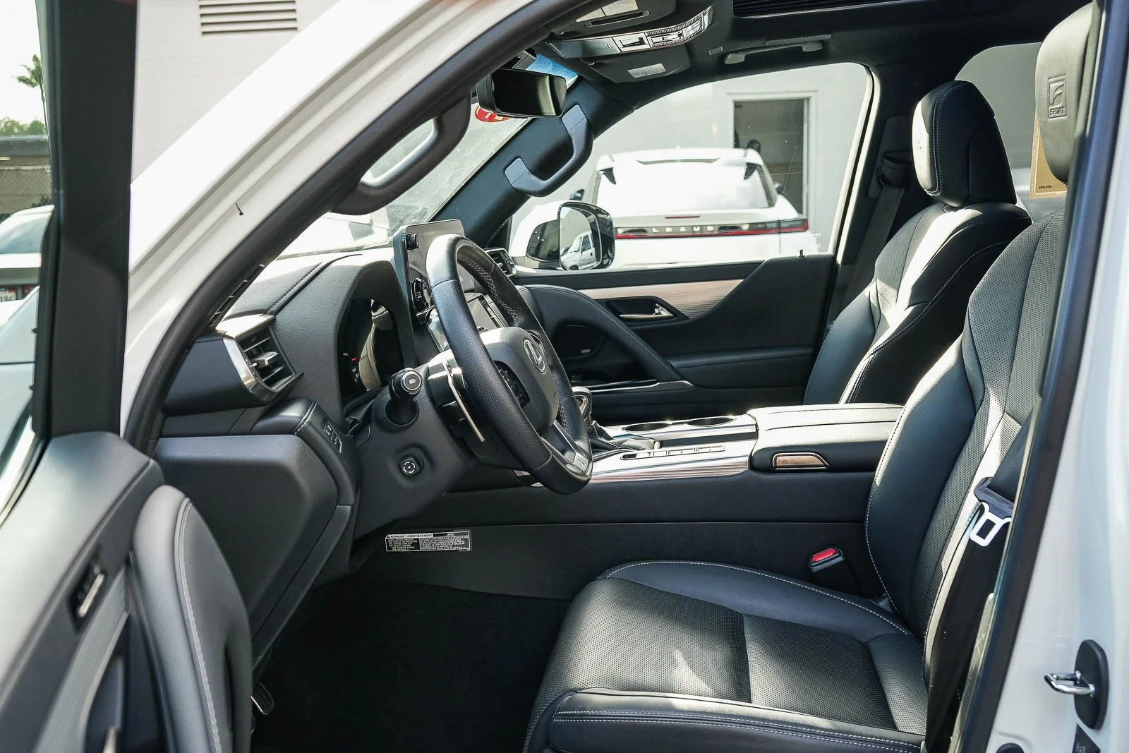 2024 Lexus LX F-Sport - Photo 18