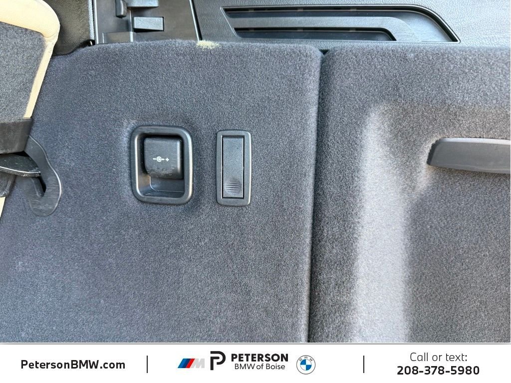Used 2022 Blue BMW xDrive30i image 11