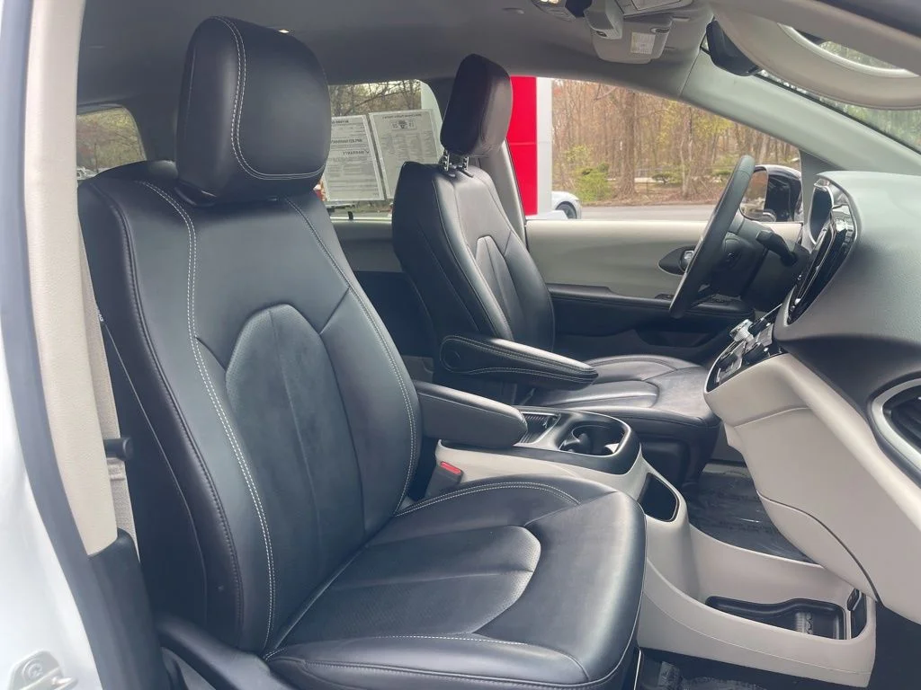 Used 2024 White Chrysler Touring L image 15