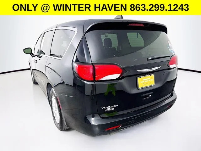 Used 2024 Black Chrysler LX image 5
