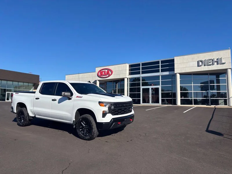 Used 2025 White Chevrolet Custom Trail Boss image 4