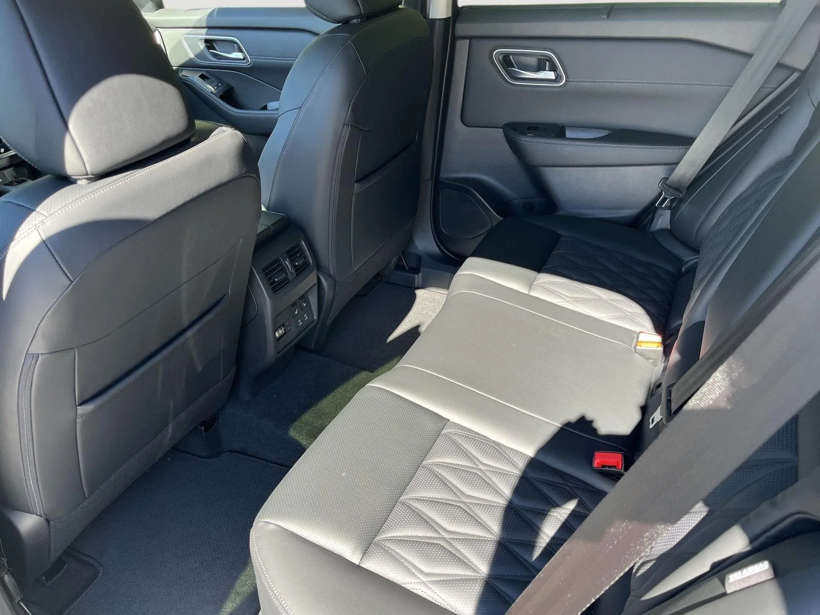 New 2026 Everest White Pearl TriCoat Nissan Platinum image 14