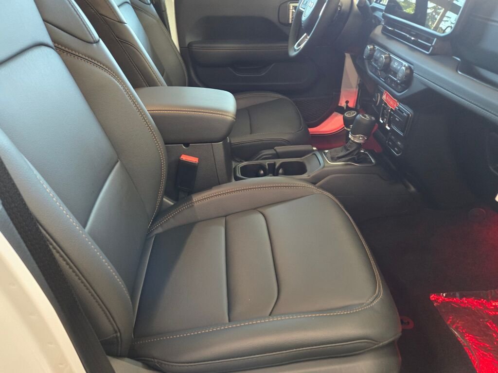 2026 Jeep Wrangler 4-Door Sahara - Photo 6