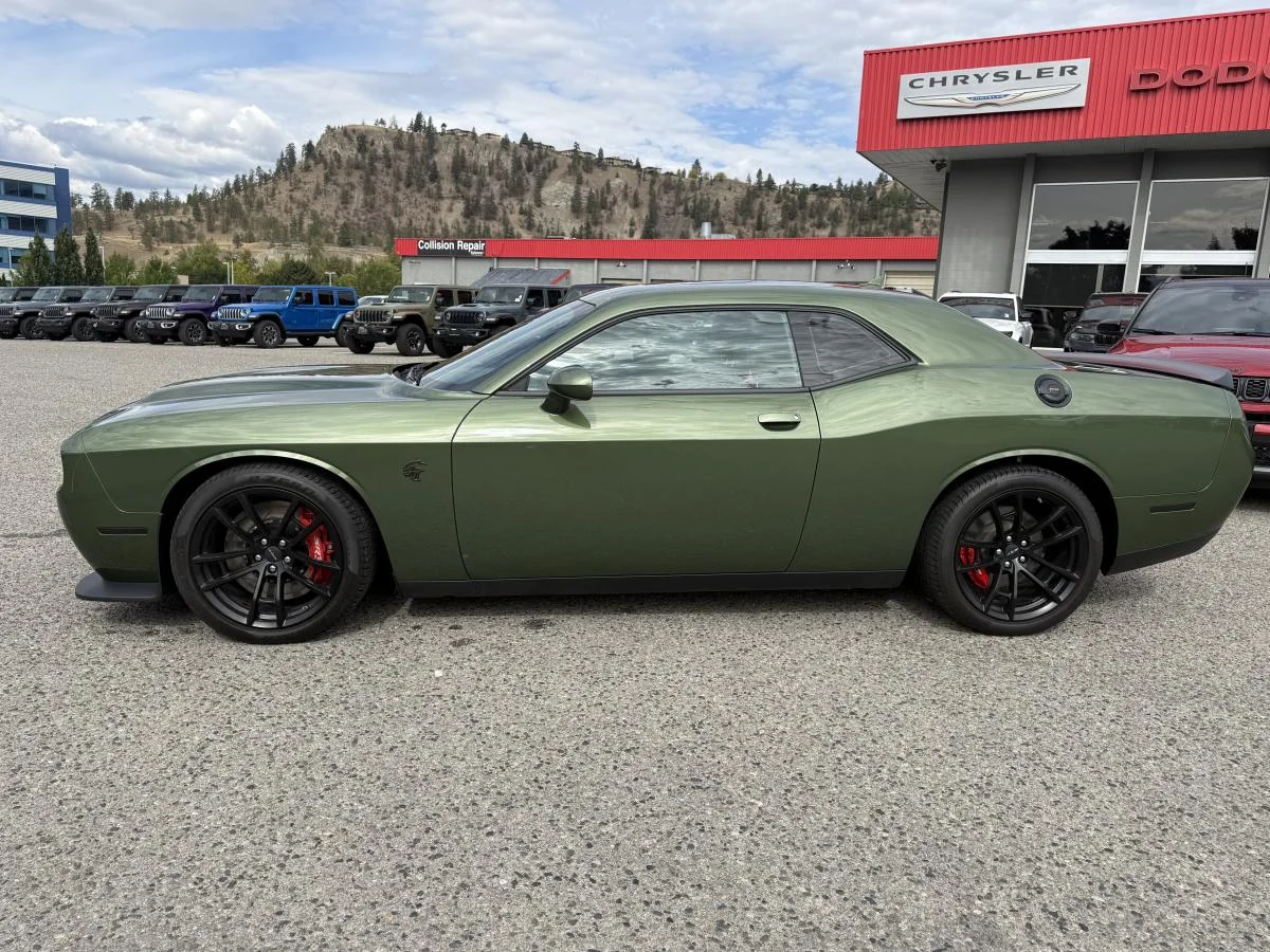 Used 2023 Green Dodge Srt Hellcat image 3