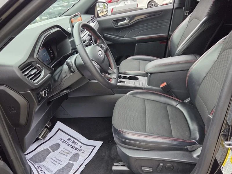 Used 2024 Agate Black Metallic Ford ST-Line image 6
