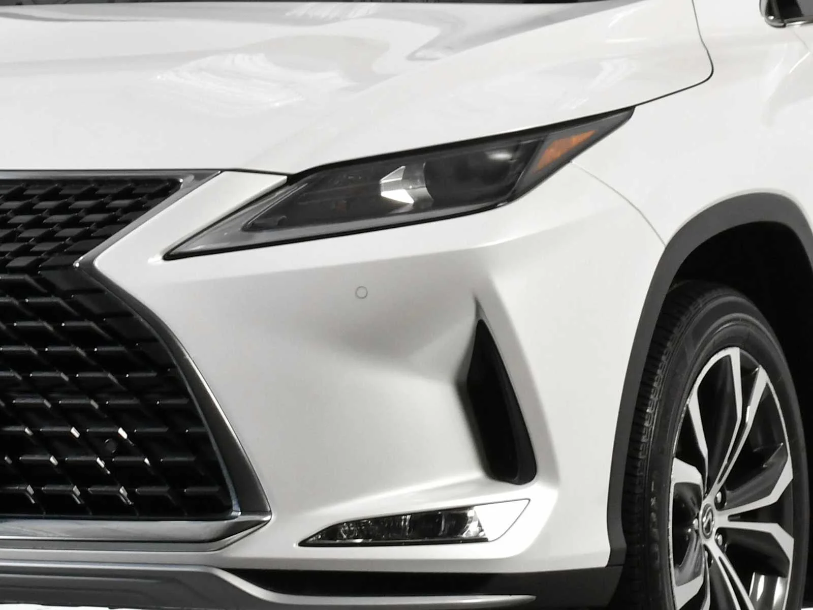 Certified Used 2022 Eminent White Pearl Lexus  image 11
