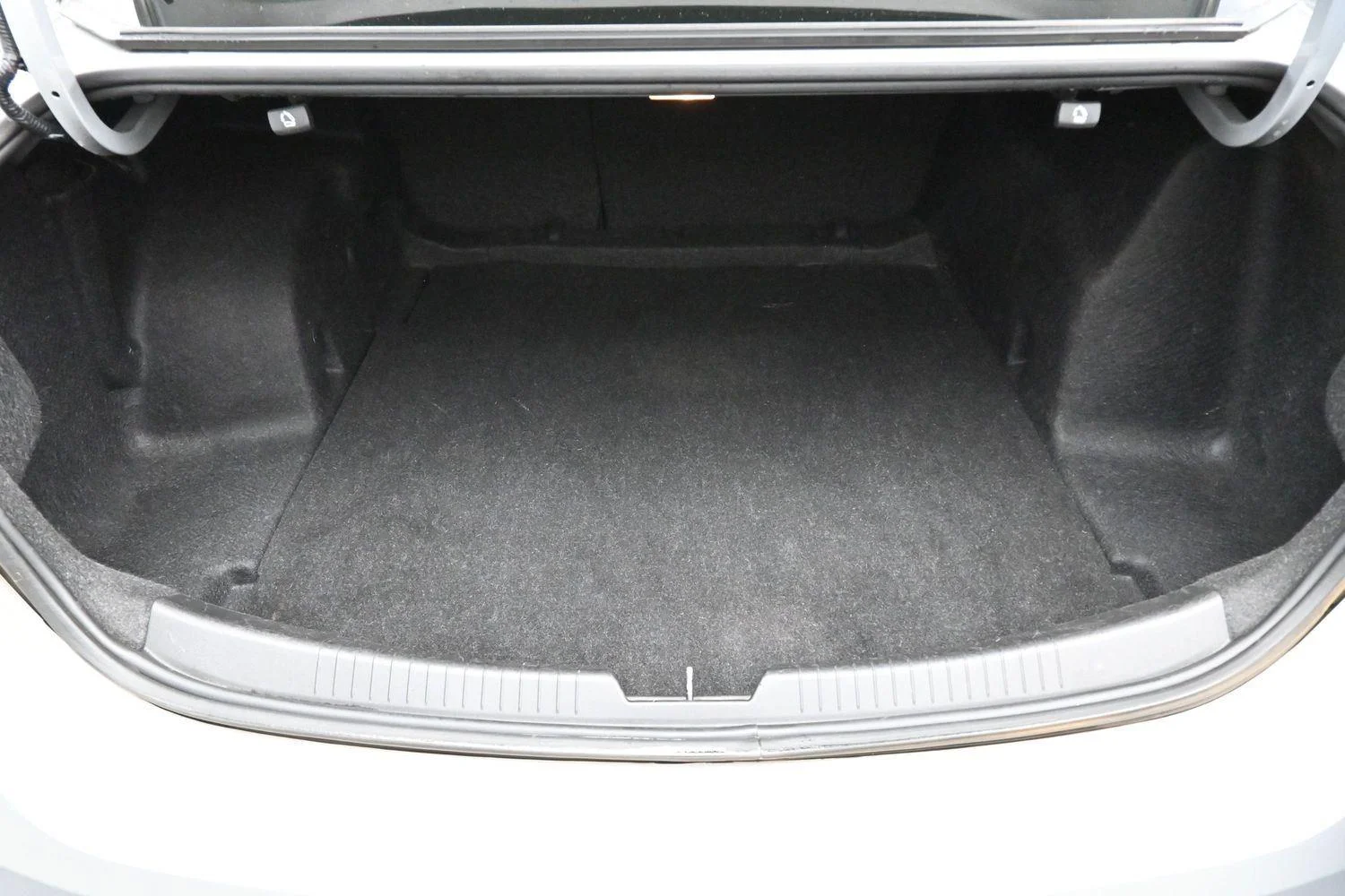 Used 2018 SILVER ICE METALLIC Chevrolet LS image 9
