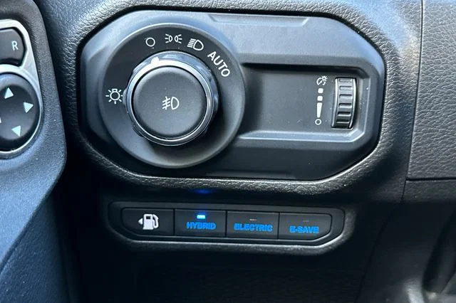 Used 2023 Silver Jeep Sahara 4xe image 31