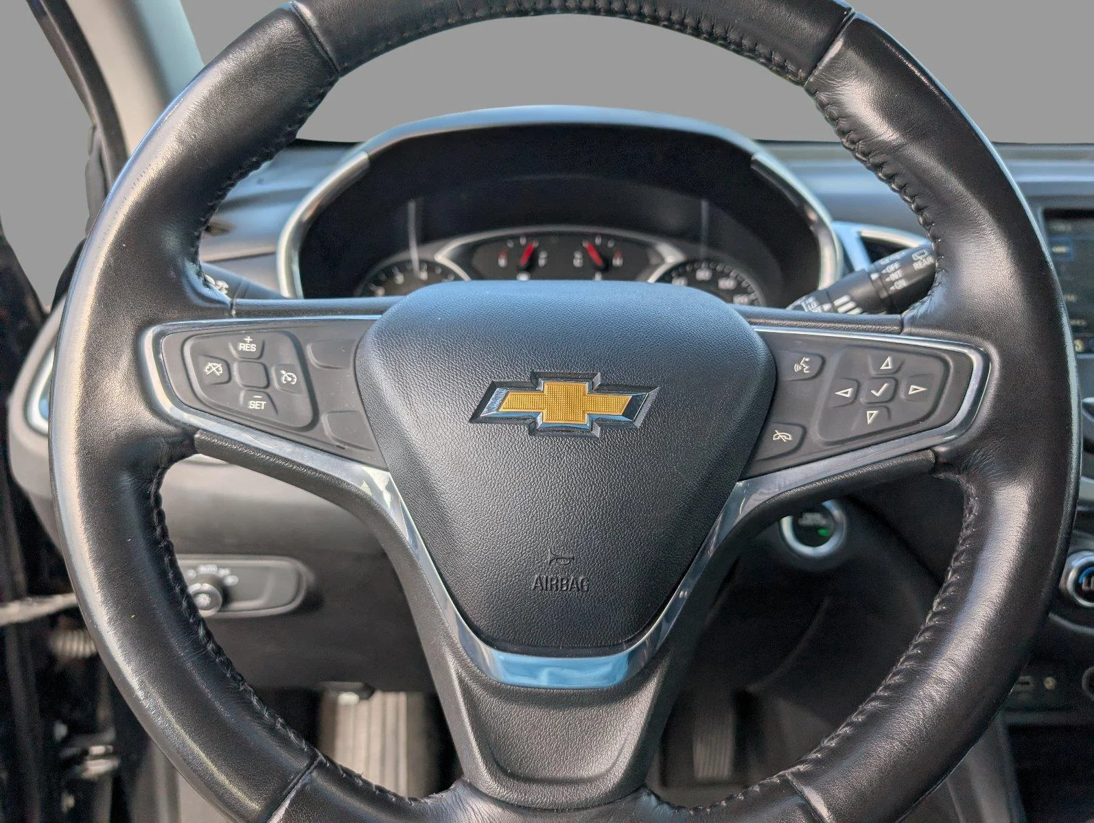 Used 2019 MOSAIC BLACK METALLIC Chevrolet LT image 25